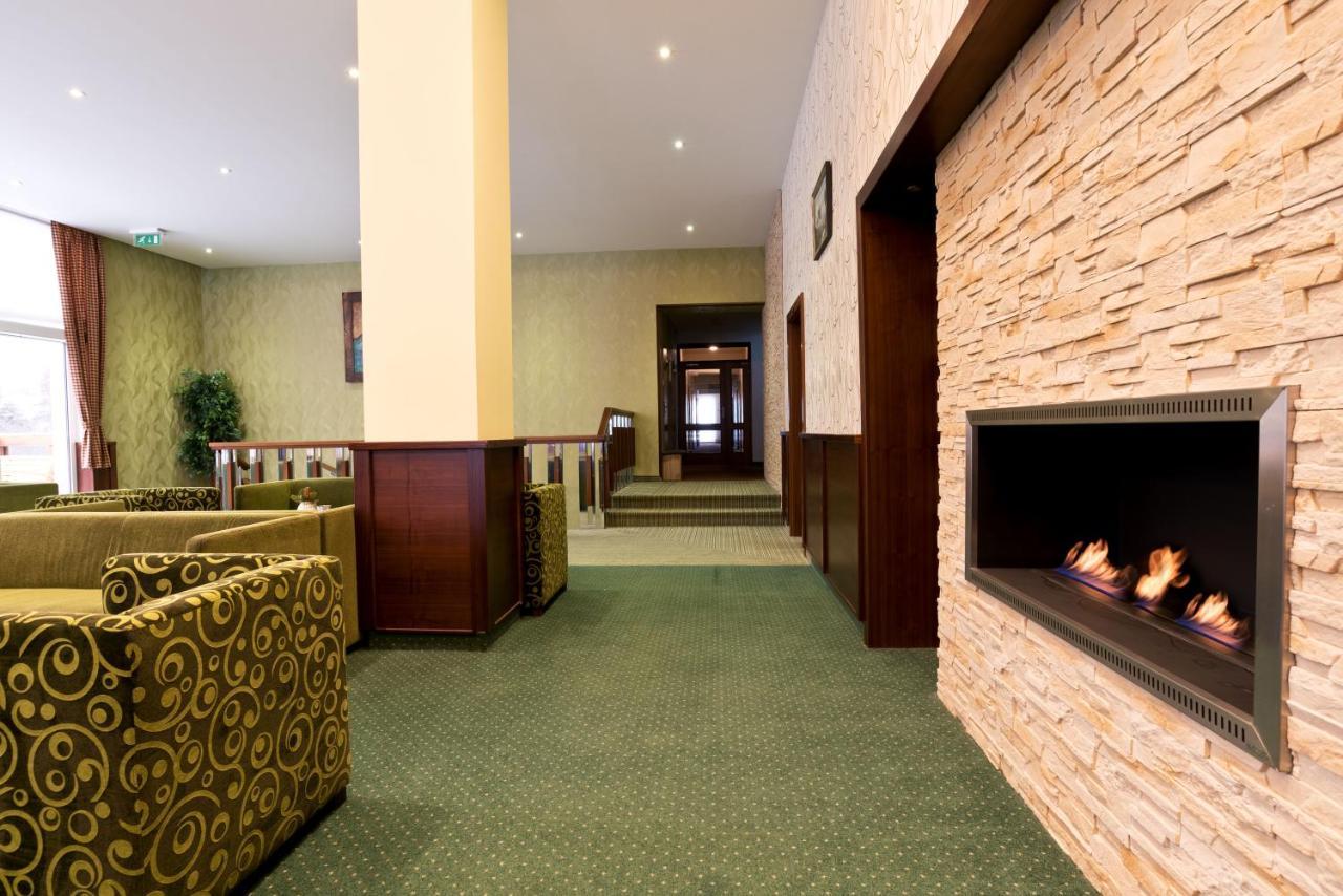 Hotel Lesana Stara Lesna Bagian luar foto