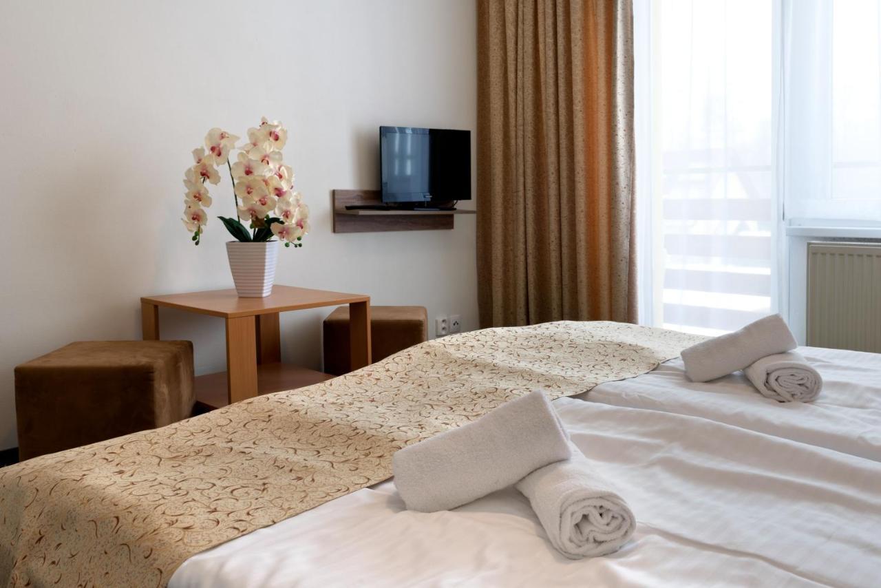 Hotel Lesana Stara Lesna Bagian luar foto