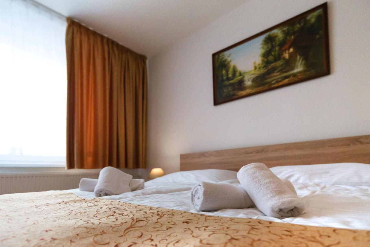 Hotel Lesana Stara Lesna Bagian luar foto