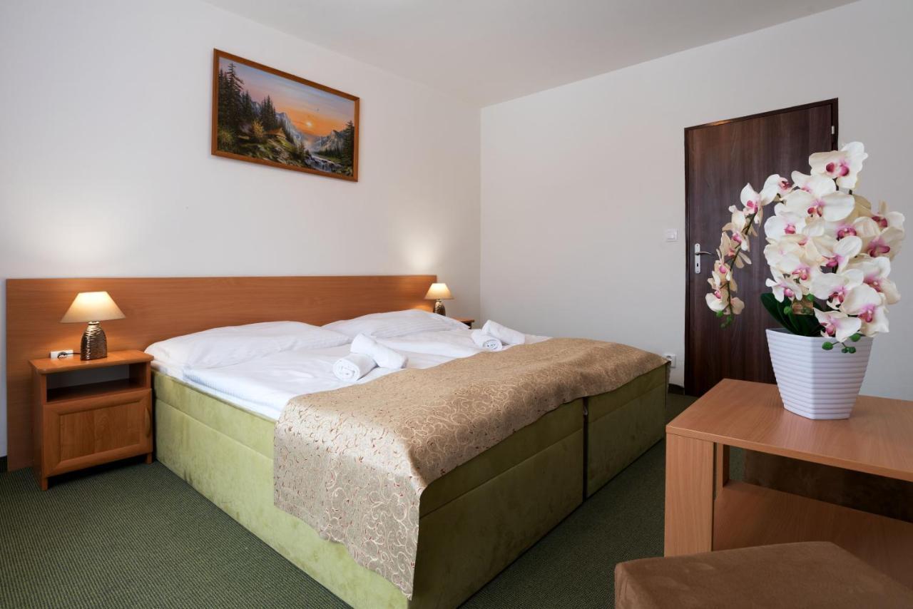 Hotel Lesana Stara Lesna Bagian luar foto